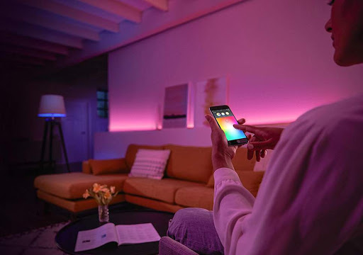 Como controlar a iluminação da sua casa pelo celular: passo a passo