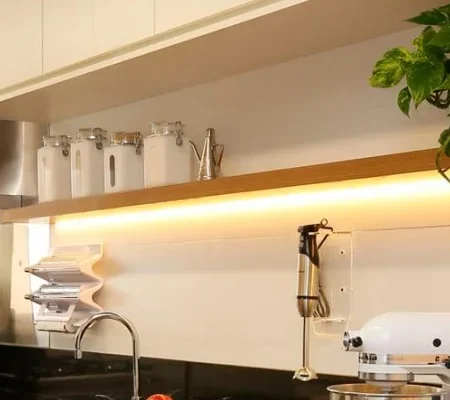 Perfis de LED para armários: iluminação funcional e moderna