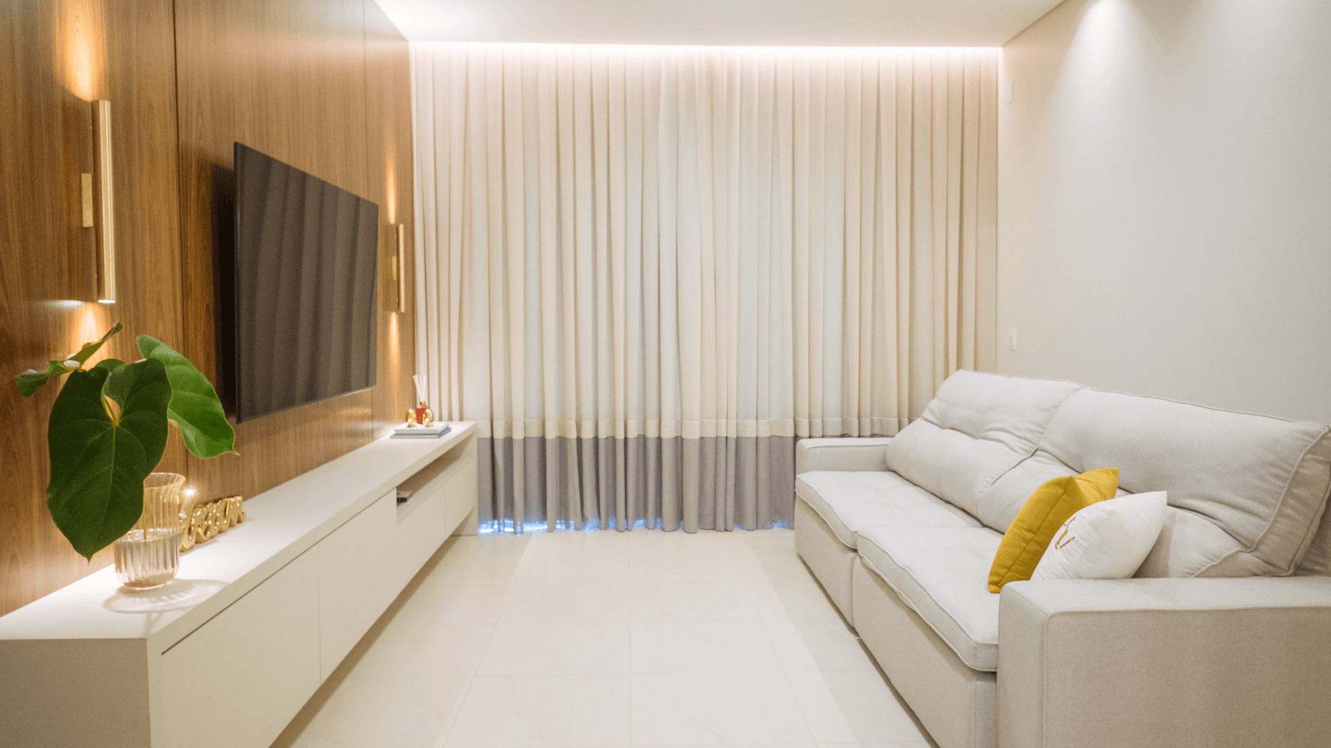 Fitas de LED para iluminação indireta em salas de estar