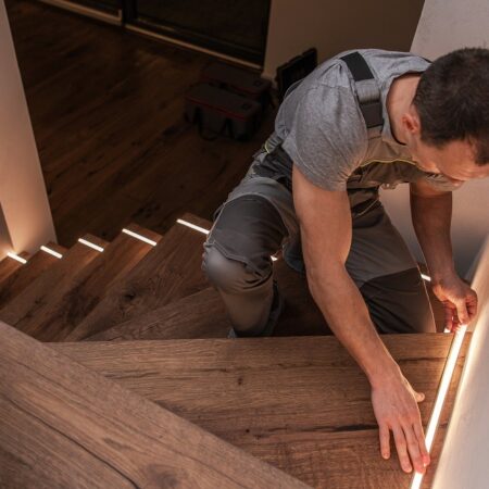 Como instalar fitas de LED para iluminação indireta
