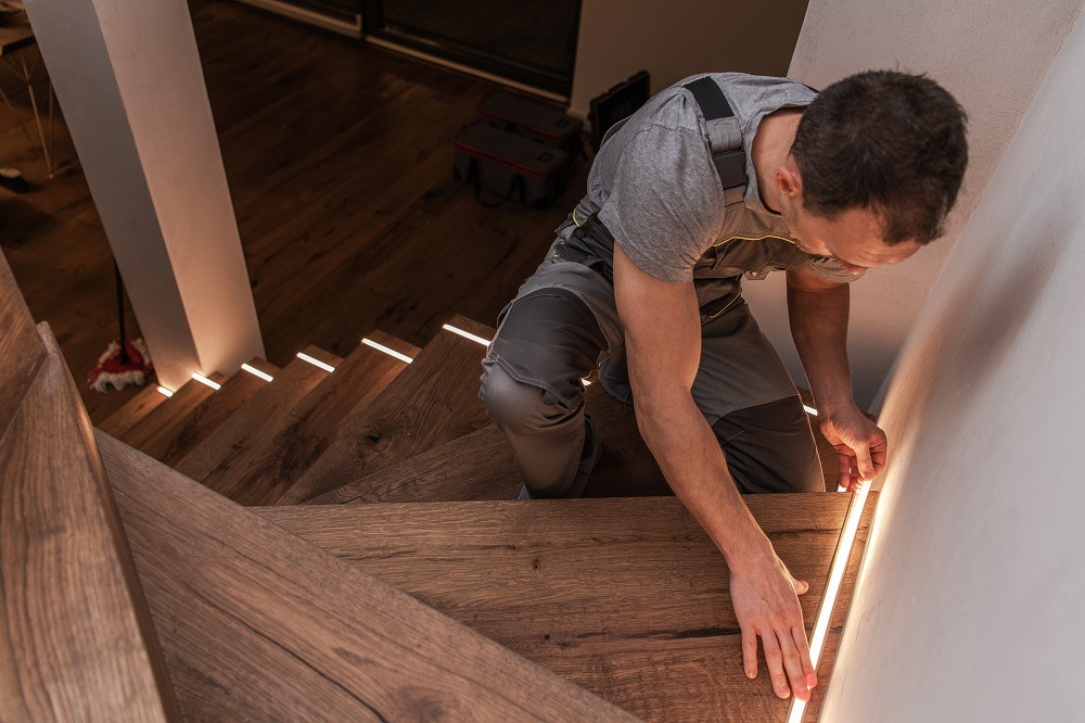 Como instalar fitas de LED para iluminação indireta